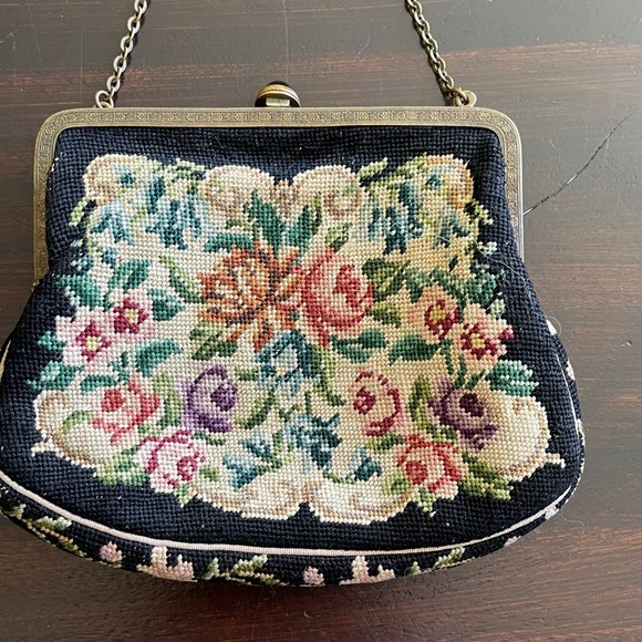 Vintage Needlepoint Floral Petit Point Evening Bag Black Brass Frame Chain Strap - Picture 4 of 9